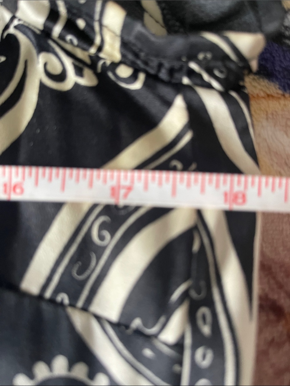 100% Silk INC International Concepts Black and White Paisley Top - Picture 4 of 5